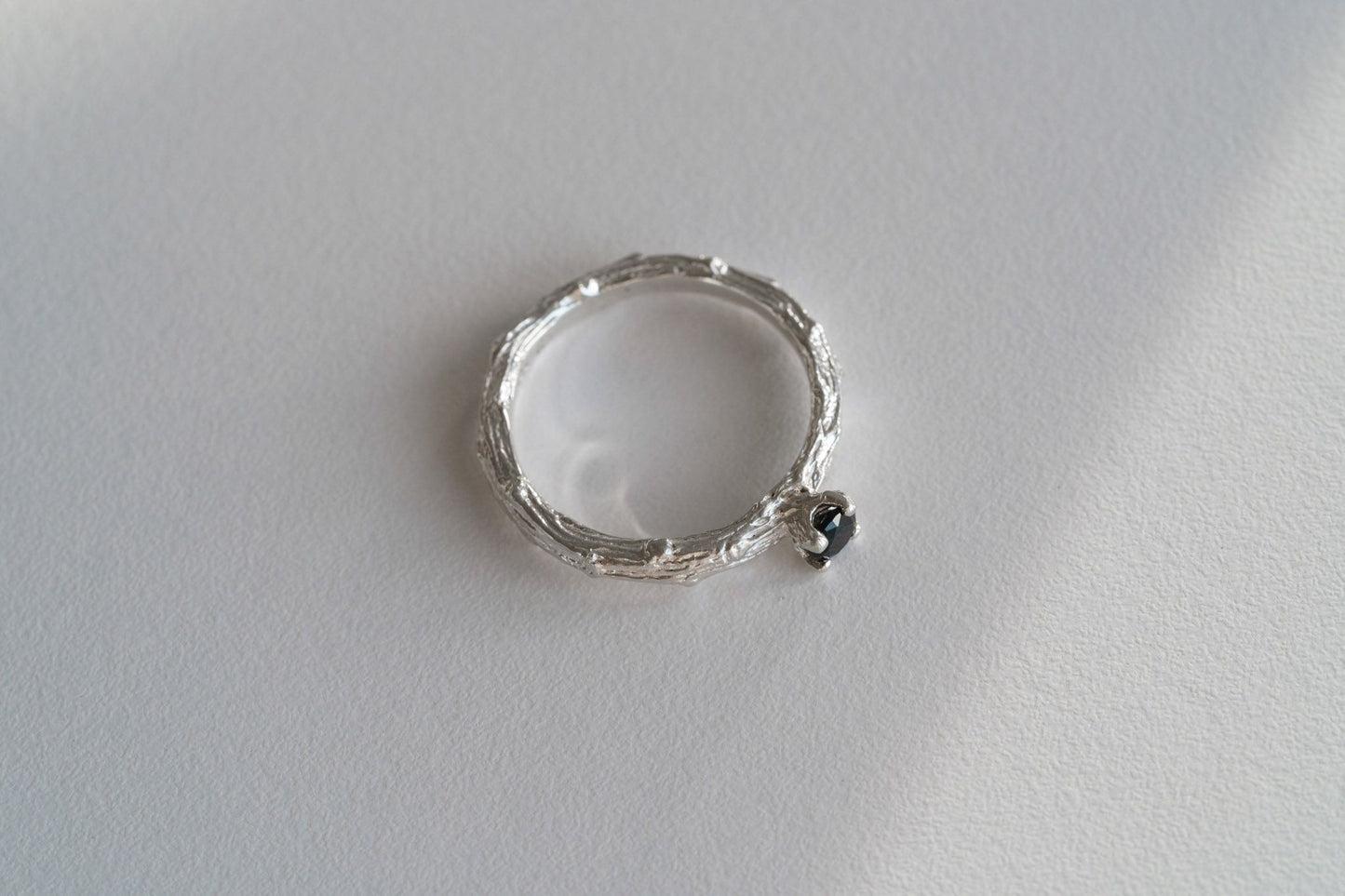 Ring "Light vine" (gemstone 3,5 mm)