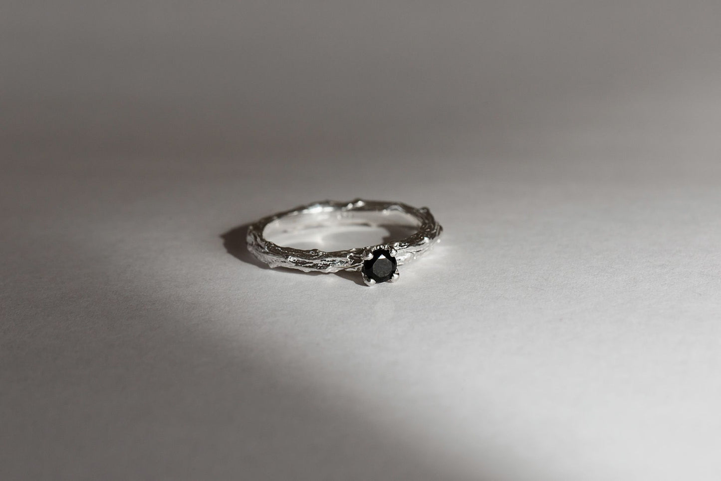 Ring "Light vine" (gemstone 3,5 mm)