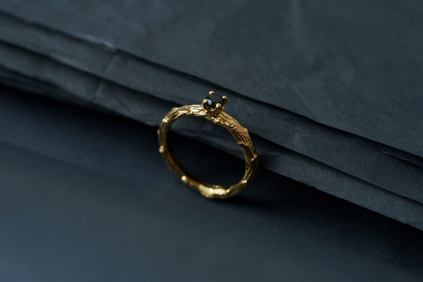 Ring "Light vine" (gemstone 3,5 mm)