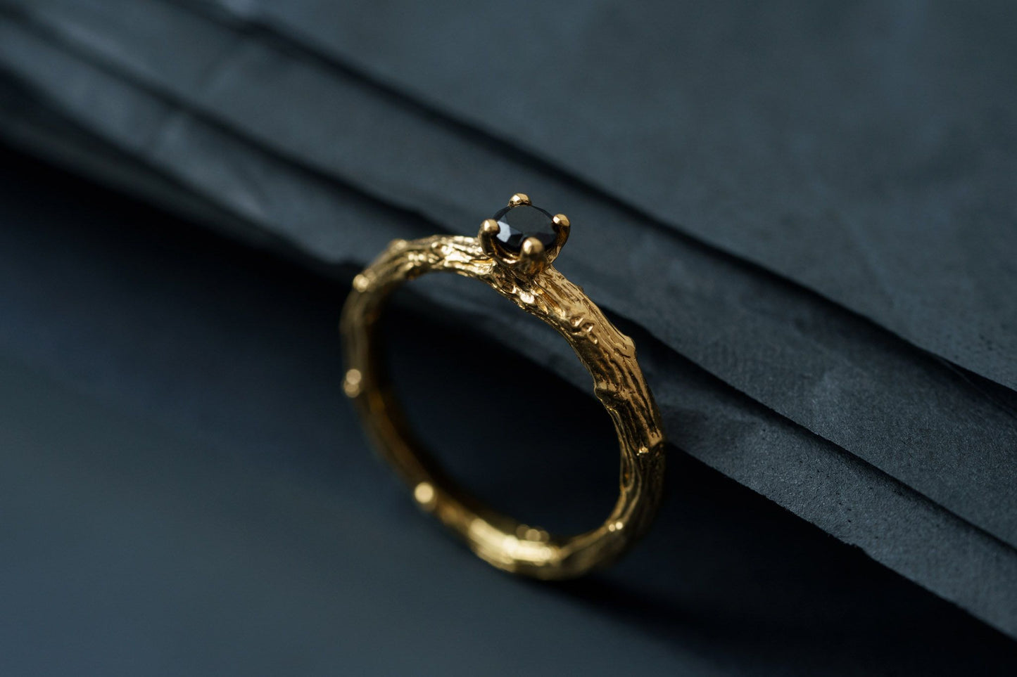 Ring "Light vine" (gemstone 3,5 mm)