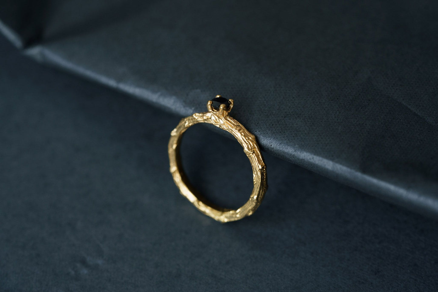 Ring "Light vine" (gemstone 3,5 mm)