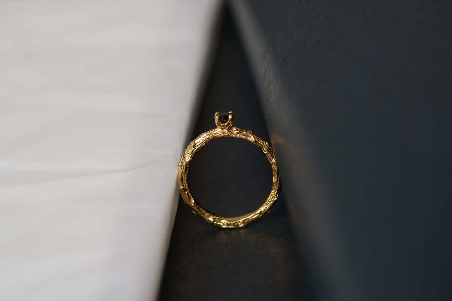 Ring "Light vine" (gemstone 3,5 mm)