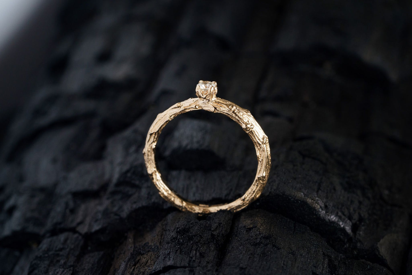 Ring "Light vine" (gemstone 3,5 mm)