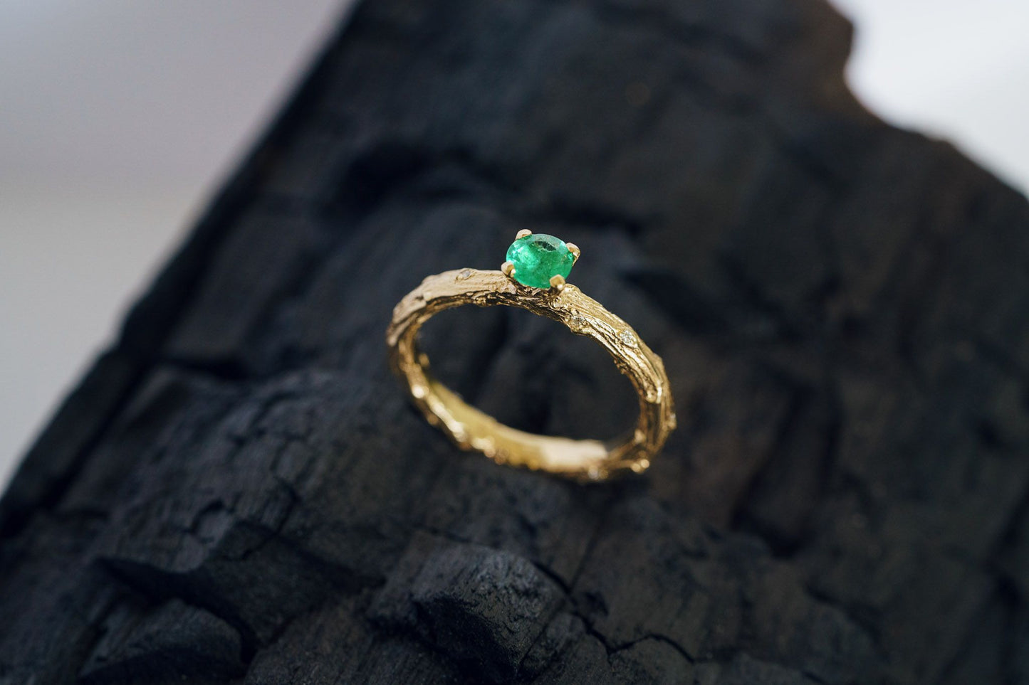 Ring "Light vine" (gemstone 3,5 mm)