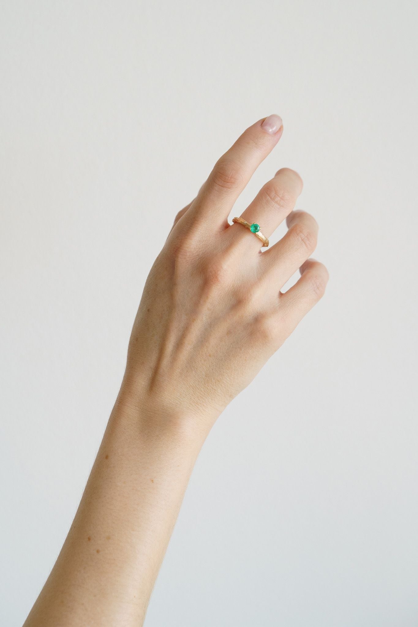 Ring "Light vine" (gemstone 3,5 mm)