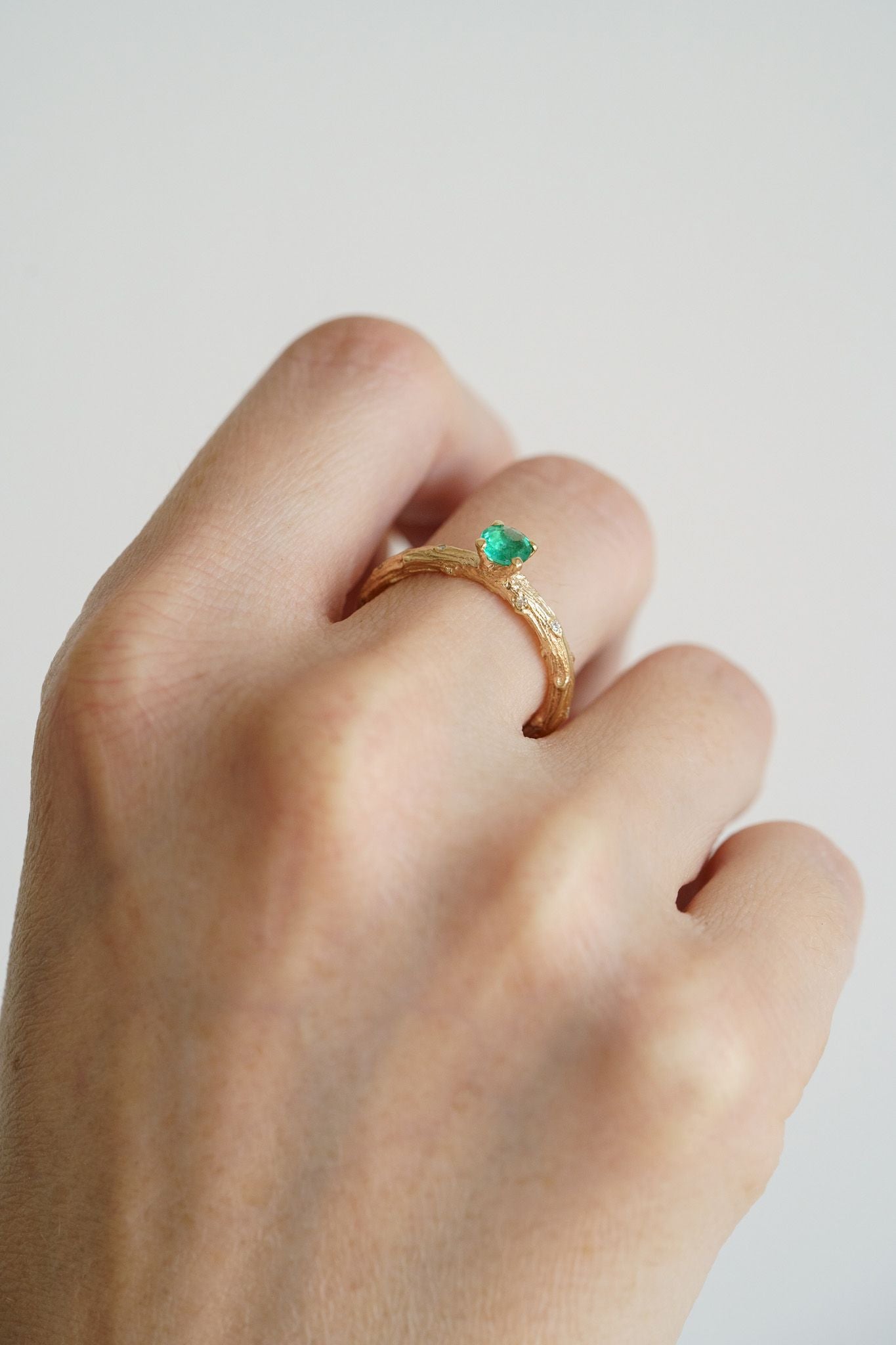 Wedding ring "Light Vine" (gemstone 3,5 mm)