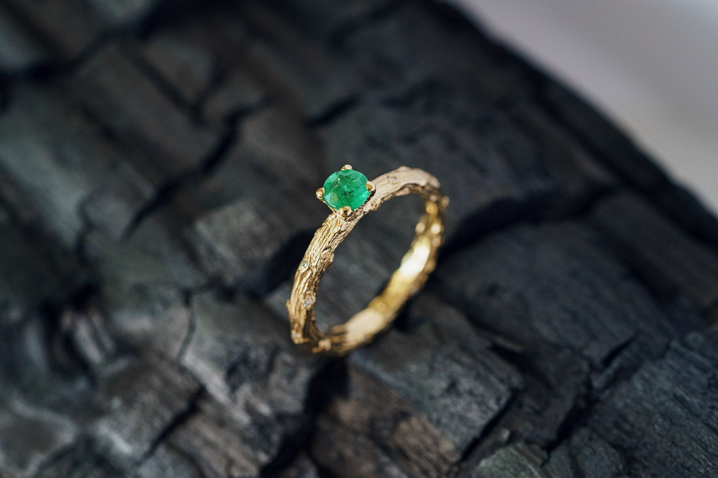 Ring "Light vine" (gemstone 4,5 mm and 10 diamonds 1 mm)