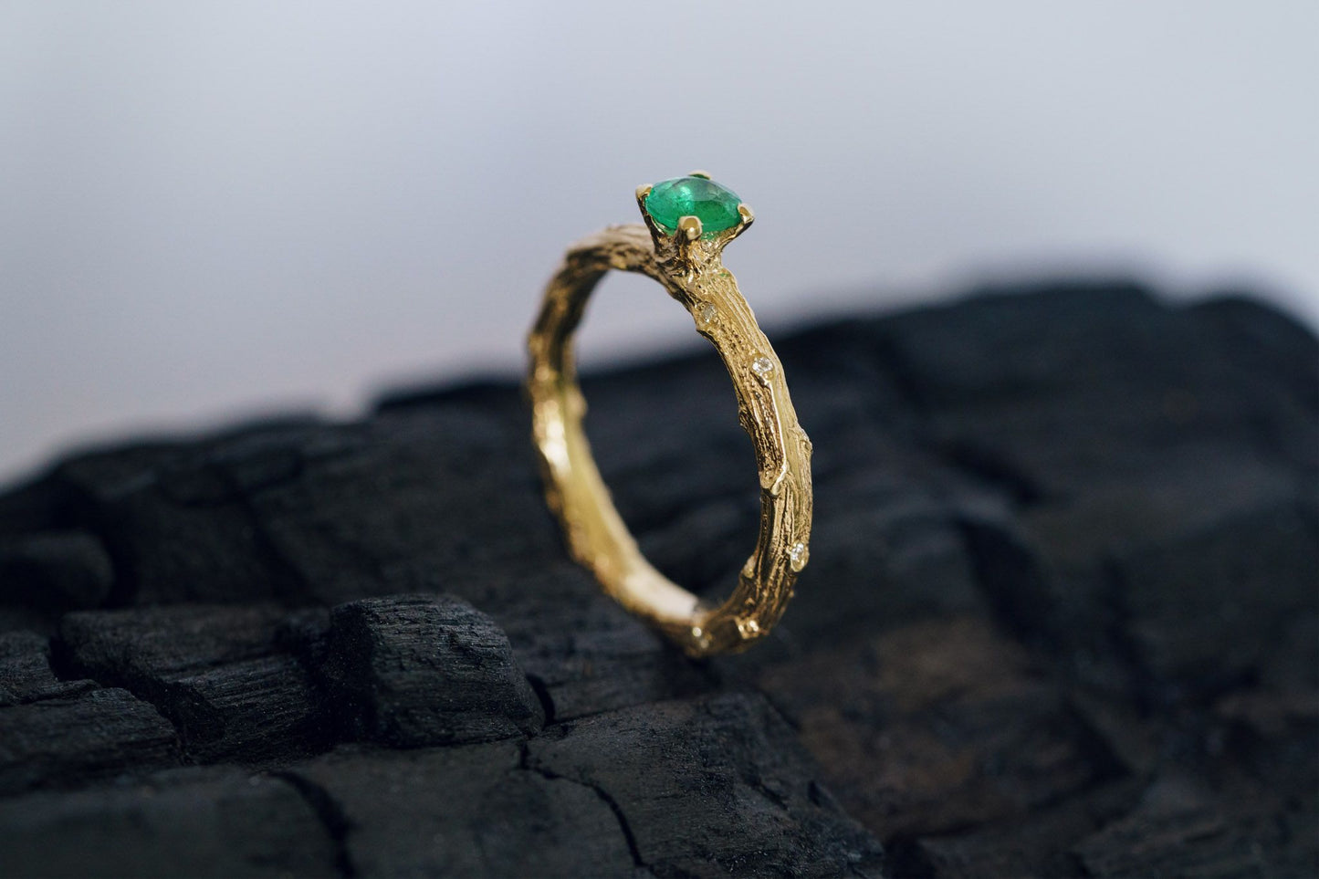 Ring "Light vine" (gemstone 3,5 mm)