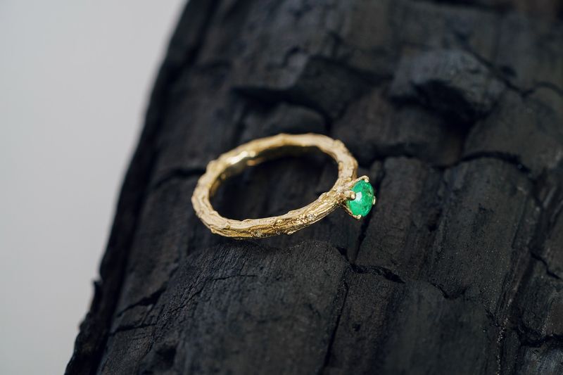Ring "Light vine" (gemstone 4,5 mm and 10 diamonds 1 mm)