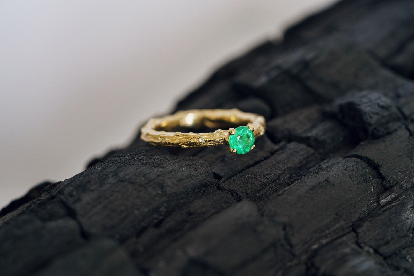 Ring "Light vine" (gemstone 3,5 mm)