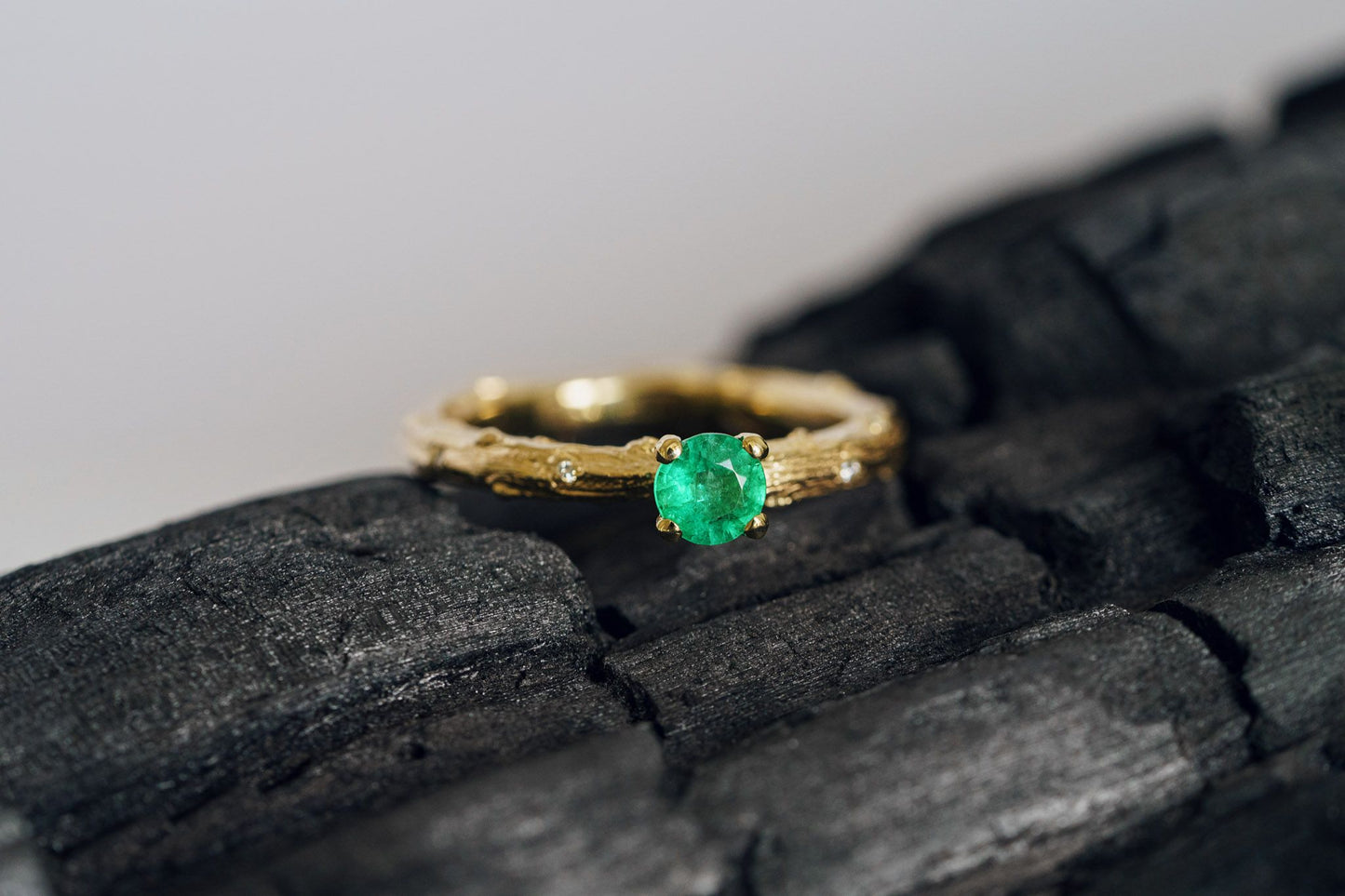 Ring "Light vine" (gemstone 3,5 mm)