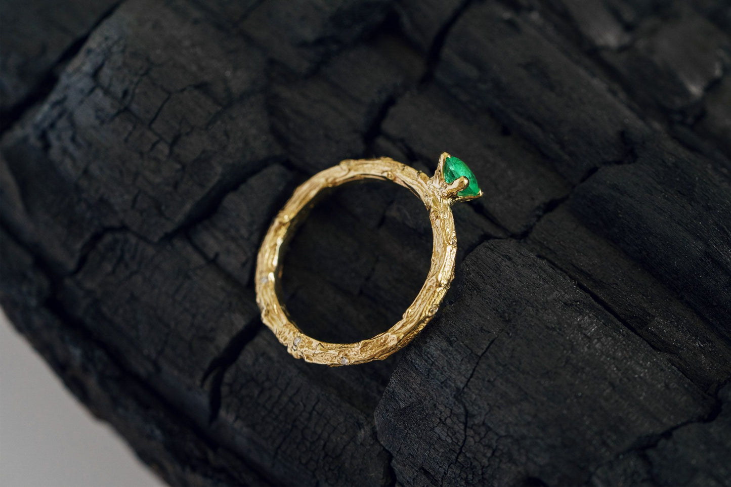 Ring "Light vine" (gemstone 4,5 mm and 10 diamonds 1 mm)