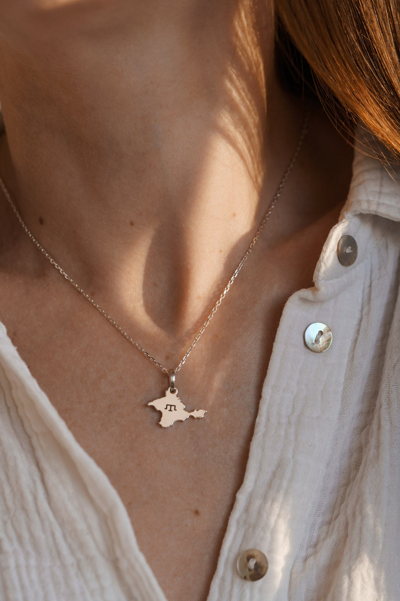 Pendant "Crimea" (20 mm) with a flag of the Crimean Tatars