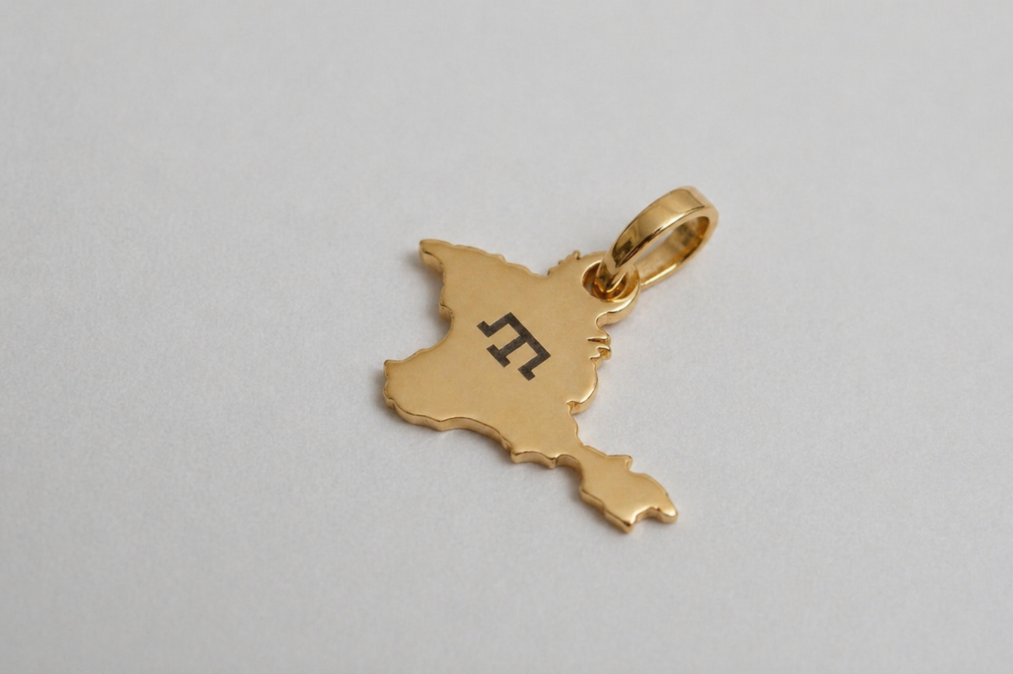 Pendant "Ukrainian Peninsula" (20 mm) with Tarak Tamga