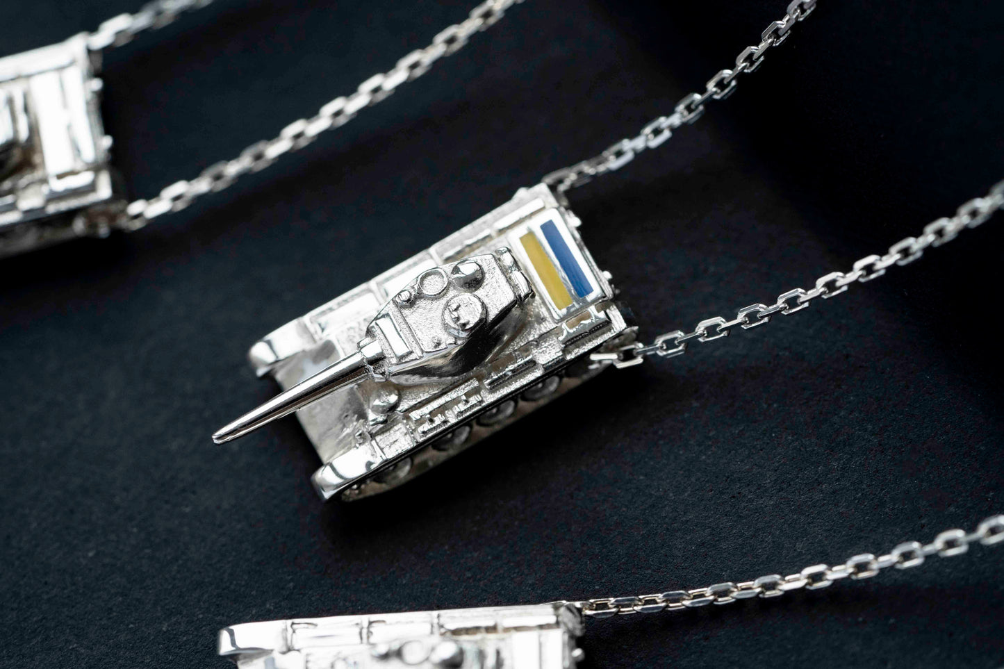 Necklace "Ukrainian tank" with flag