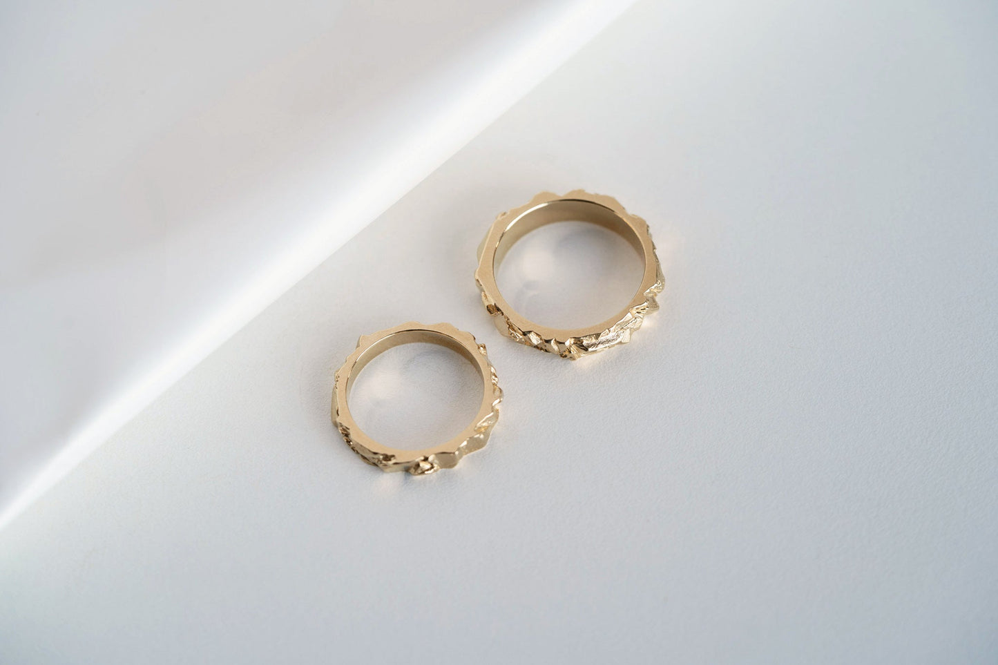Wedding ring "Granite rock" light (5 mm)