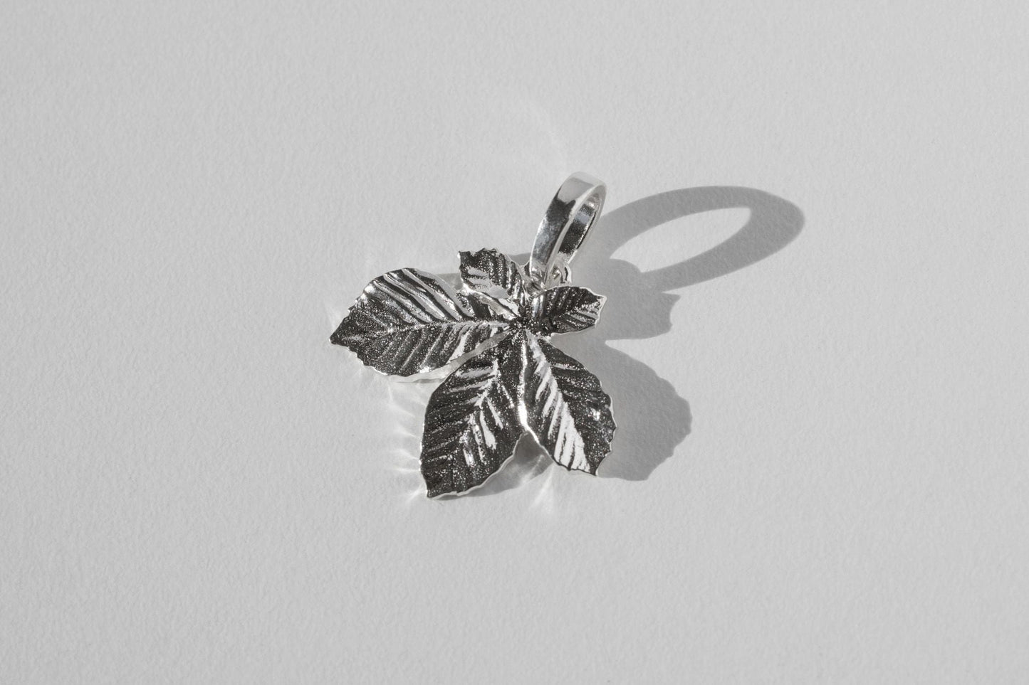 Pendant “Chestnut Leaf” (20 mm) light