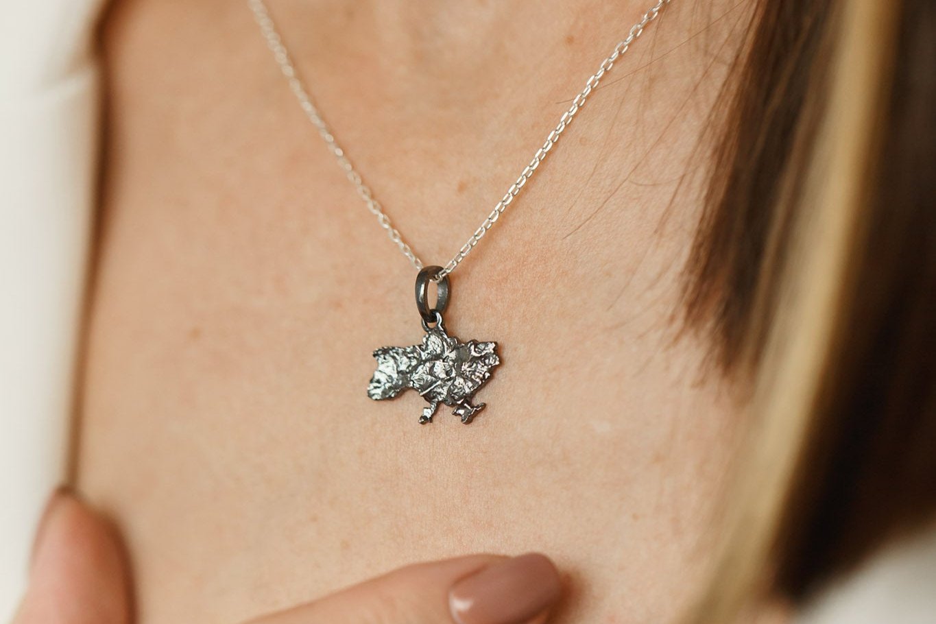 Pendant "United" textured blackened