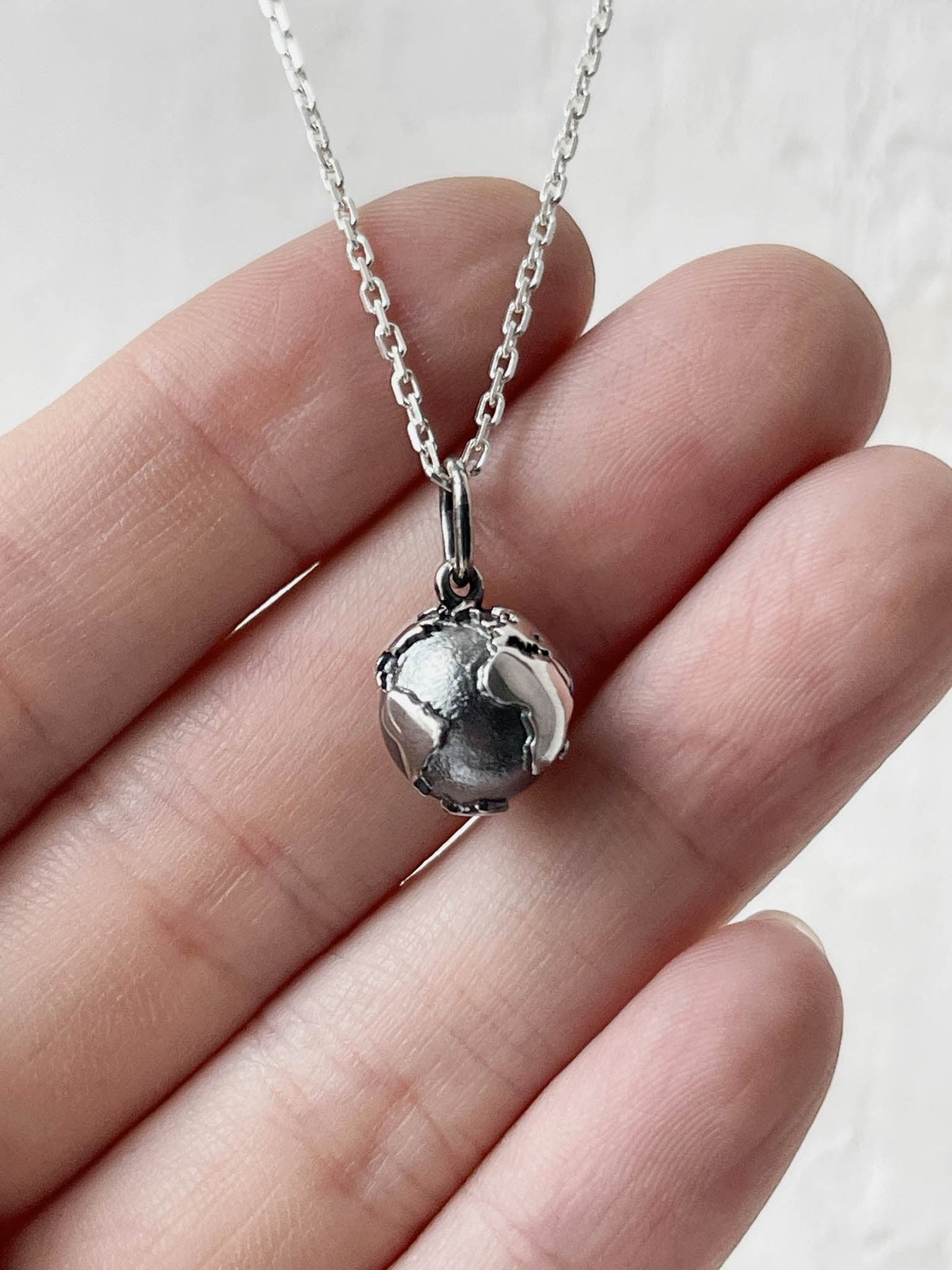 Pendant "Planet earth is my home" (10 mm)