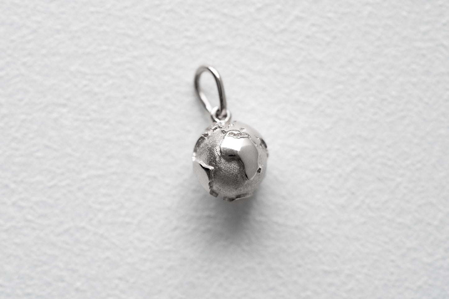 Pendant "Planet earth is my home" (10 mm)
