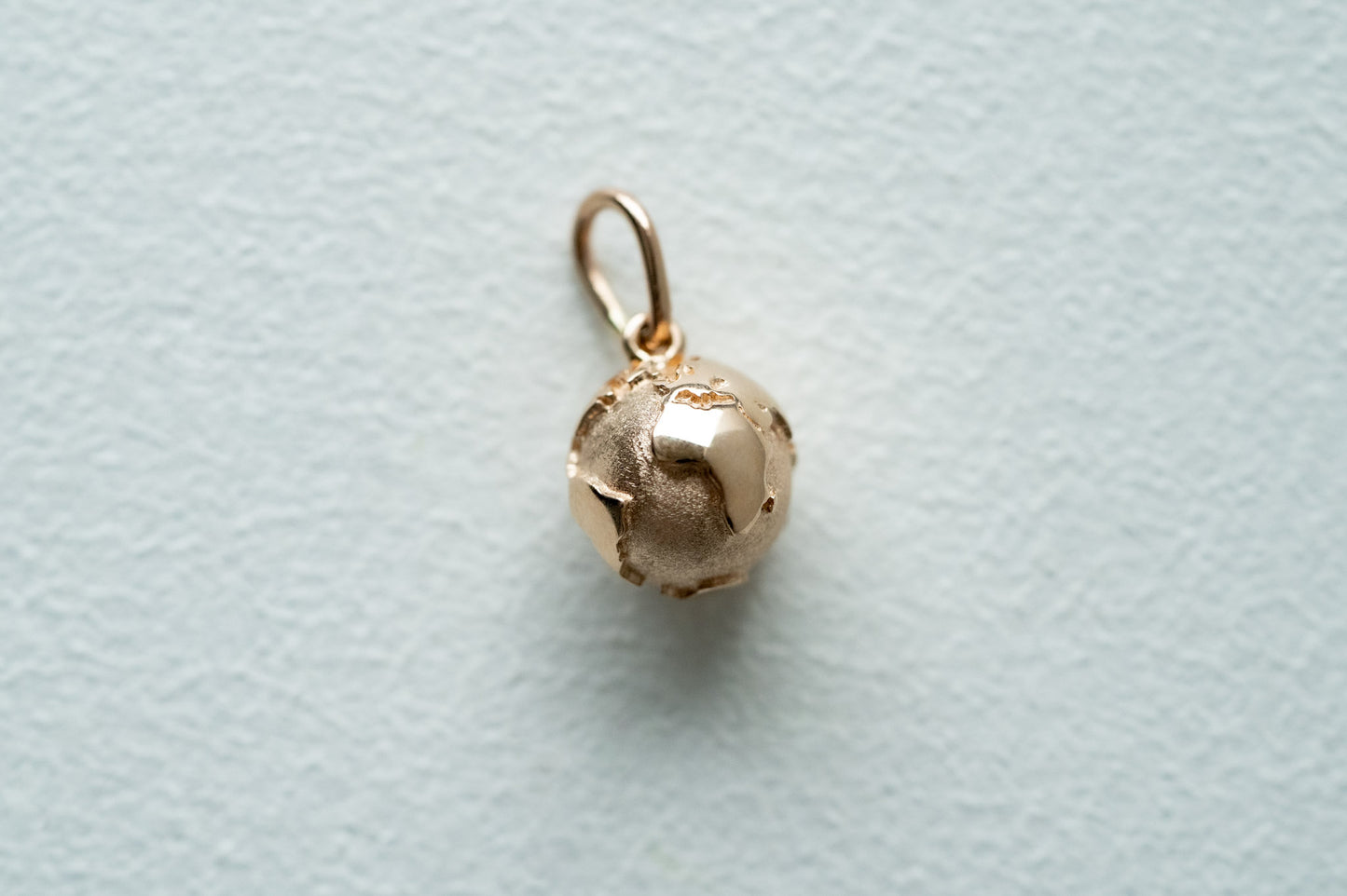 Pendant "Planet earth is my home" (10 mm)