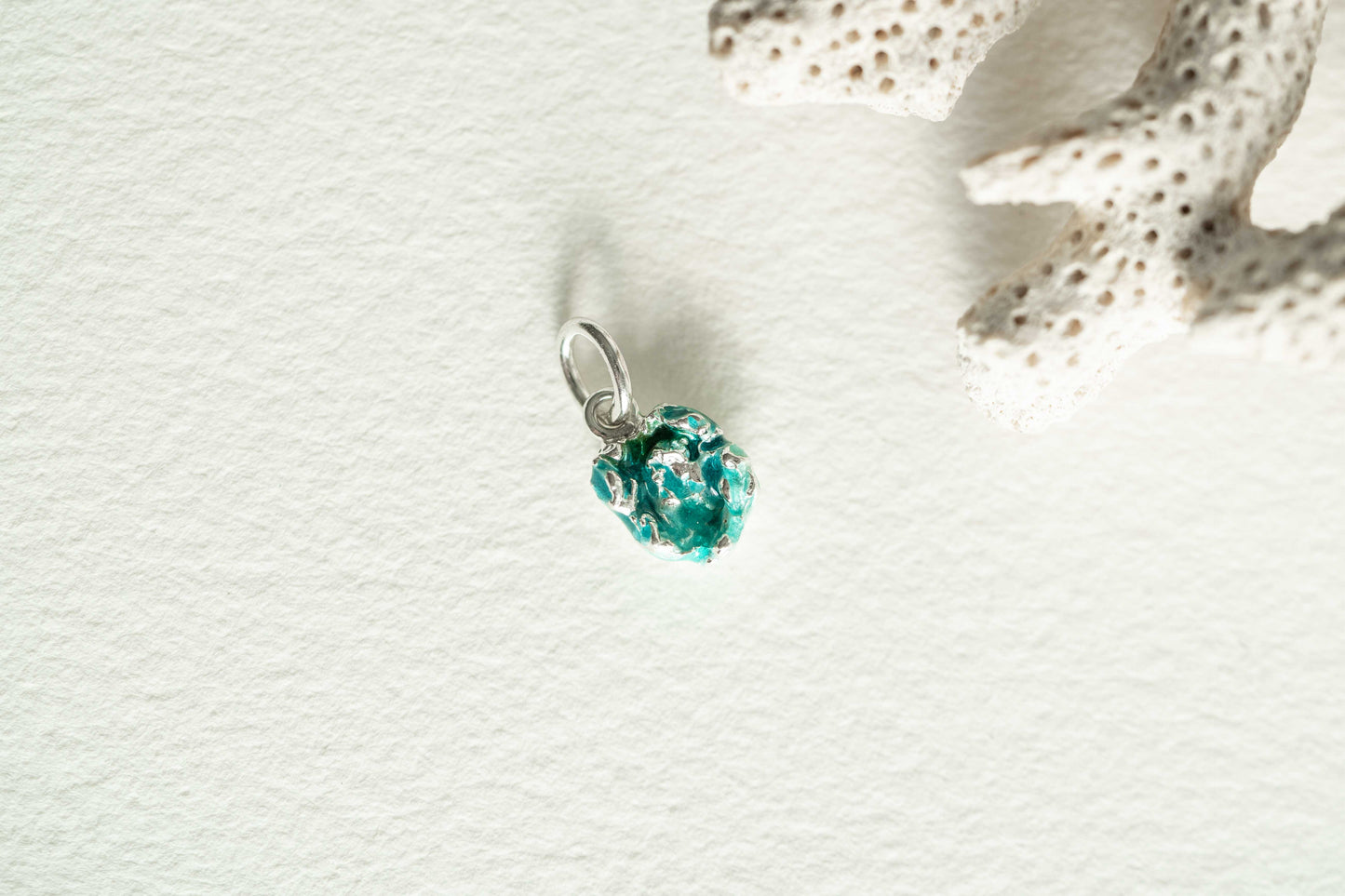Pendant "Storm" emerald mini