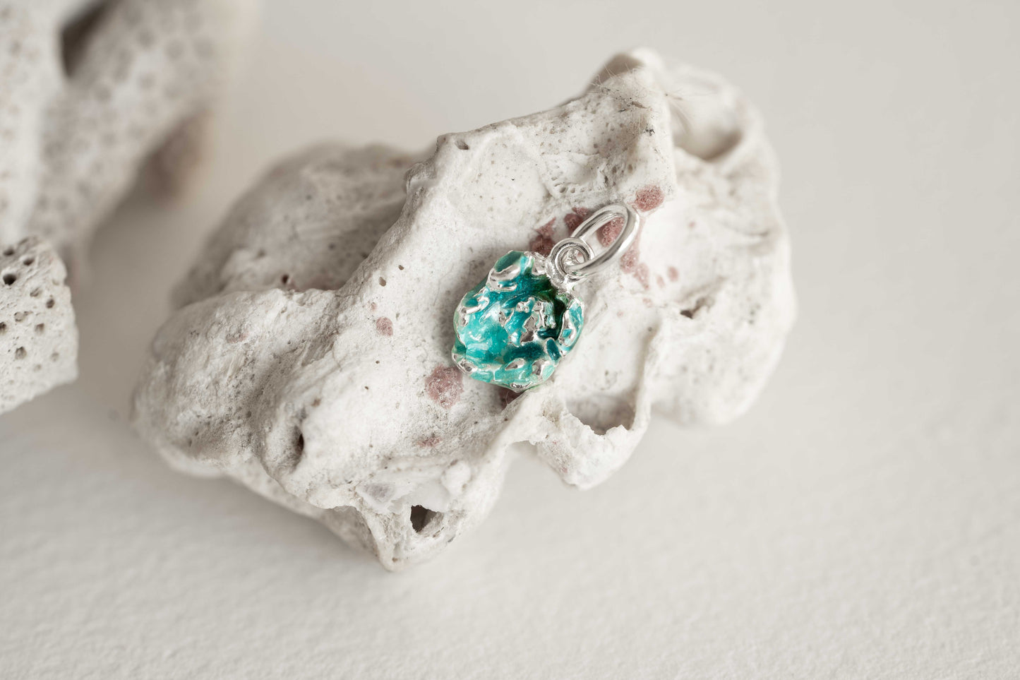 Pendant "Storm" emerald mini