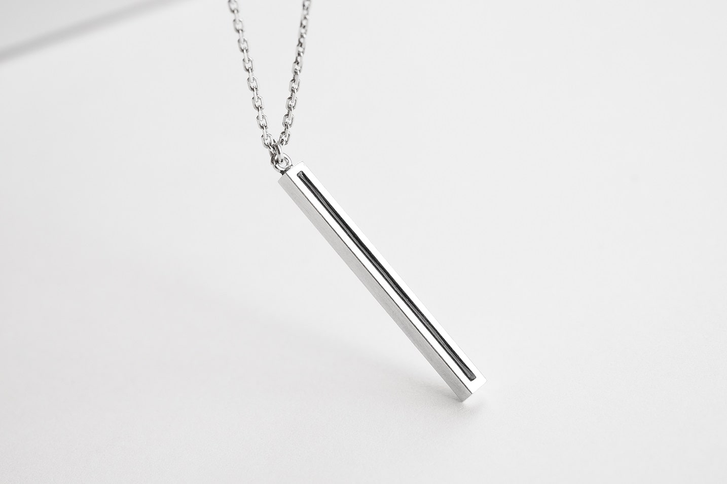 Pendant "Stripe" (31 mm) with enamel