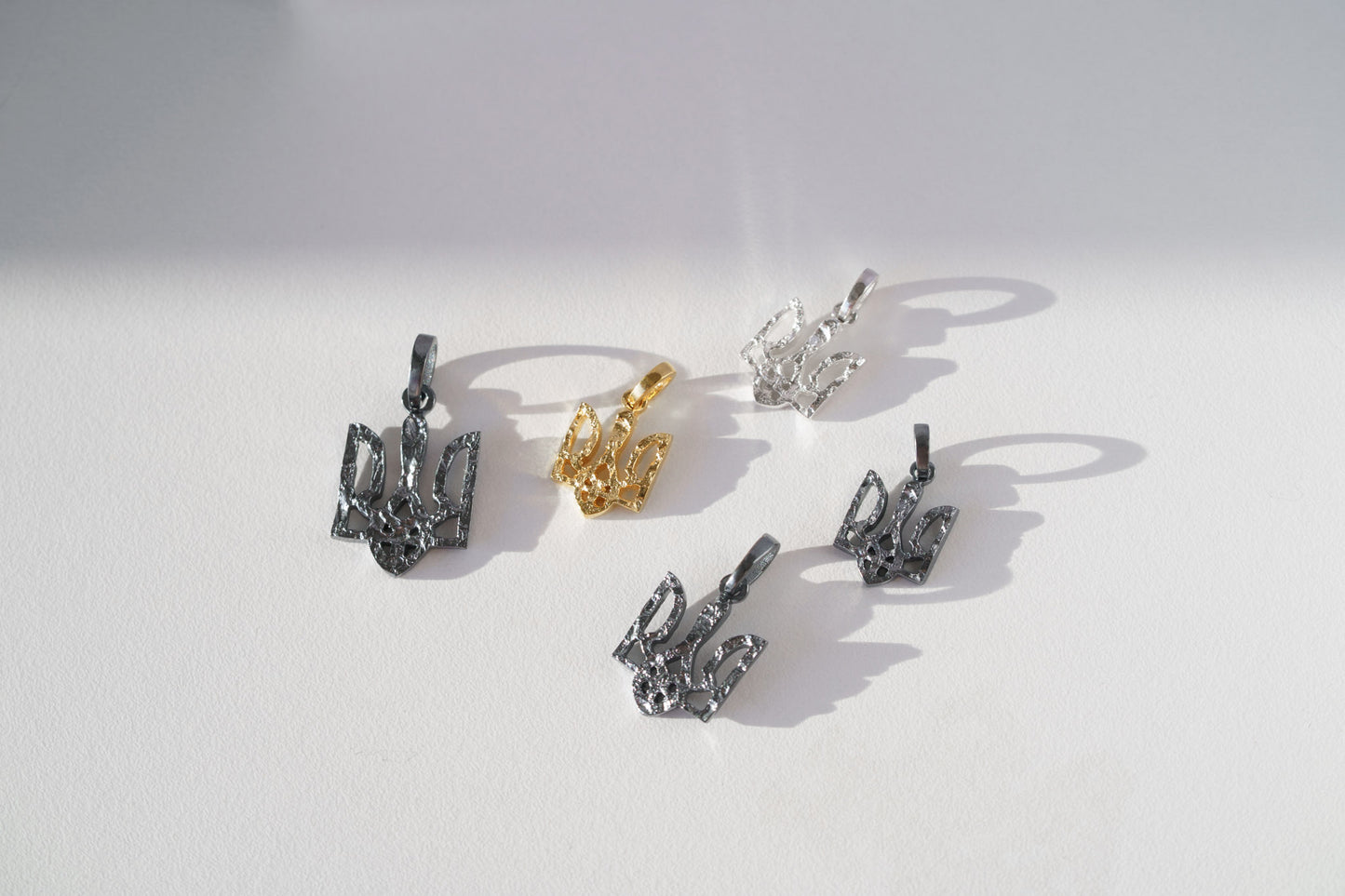 Pendant "Trident" texutured