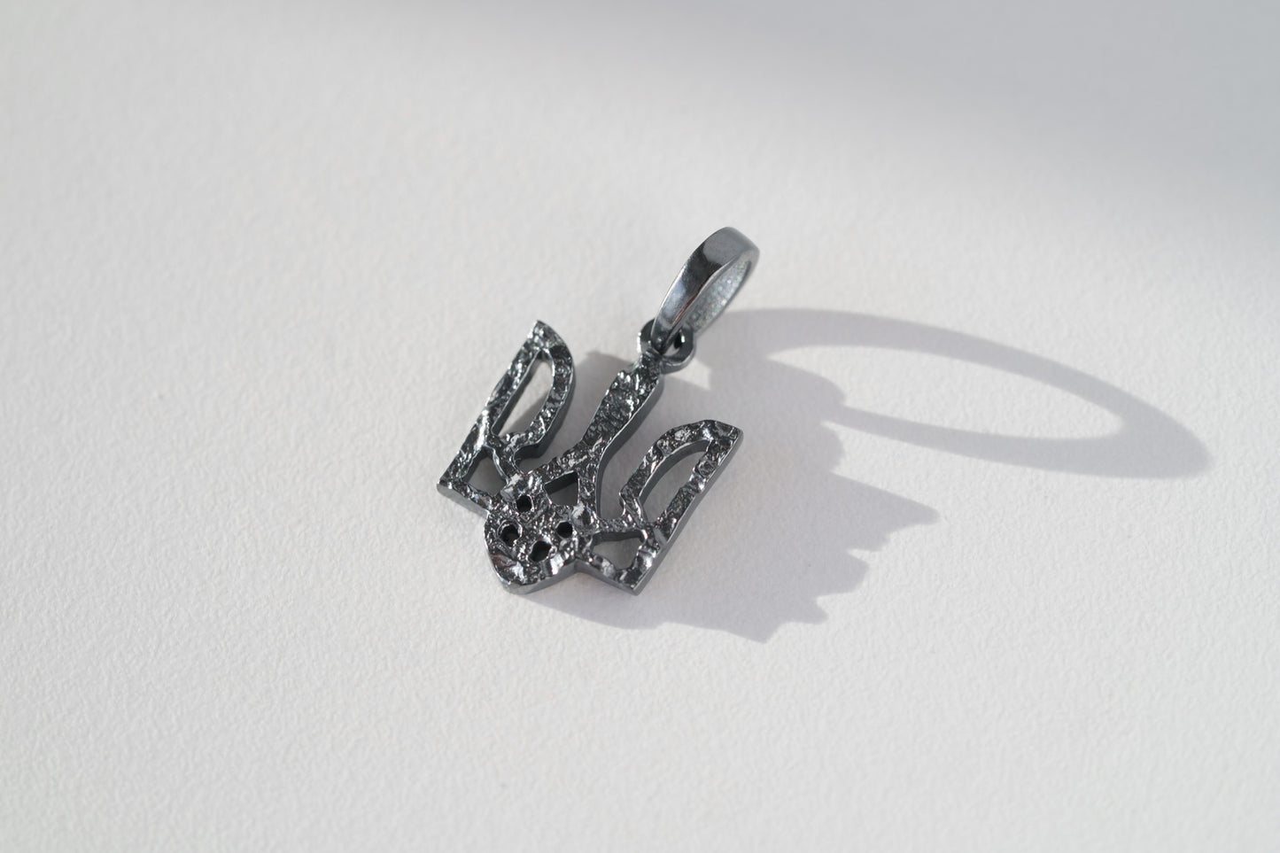 Pendant "Trident" texutured