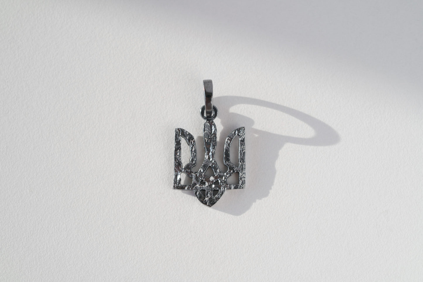 Pendant "Trident" texutured