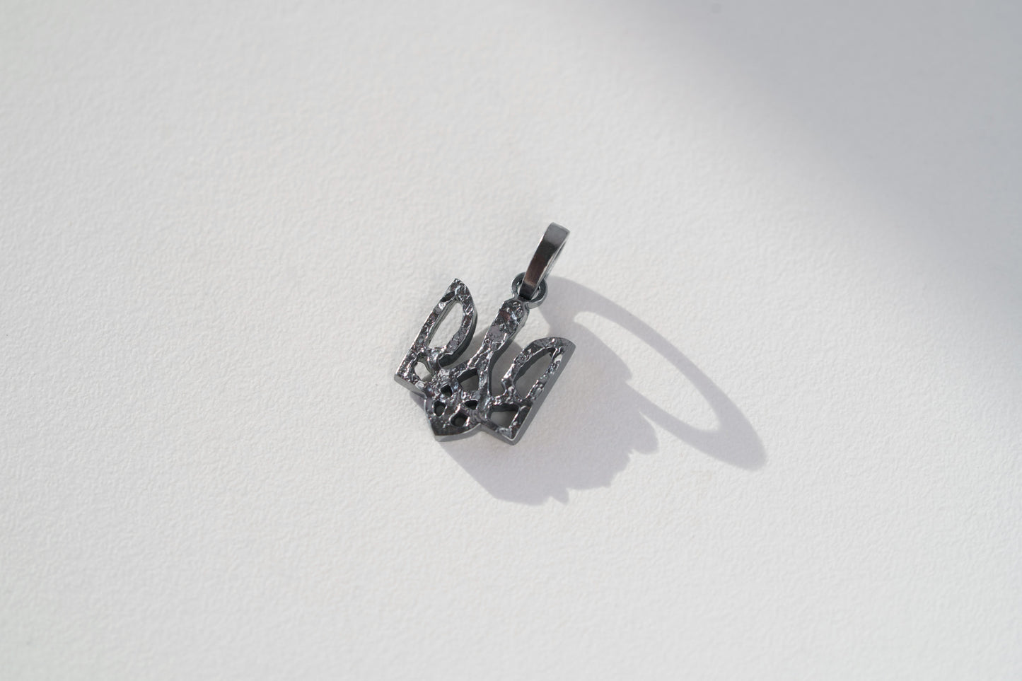 Pendant "Trident" texutured