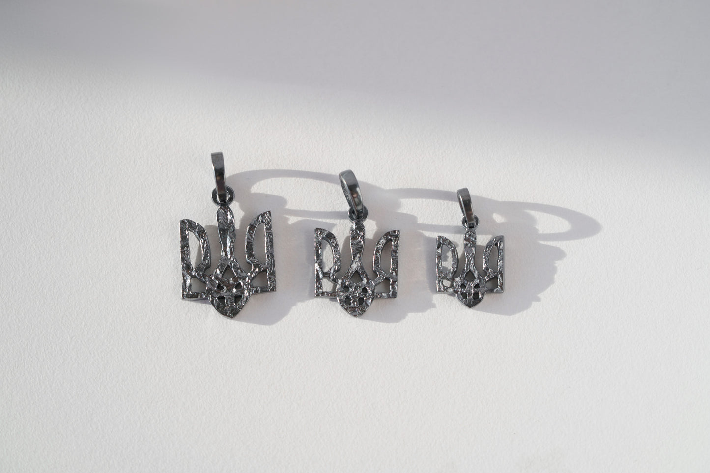 Pendant "Trident" texutured