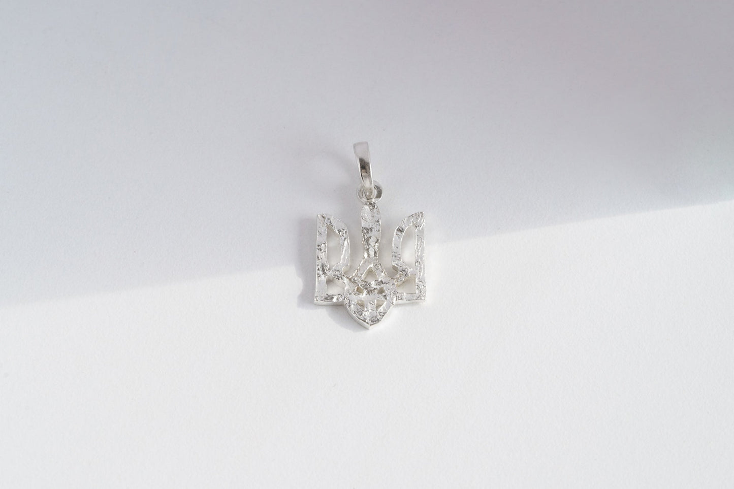 Pendant "Trident" texutured