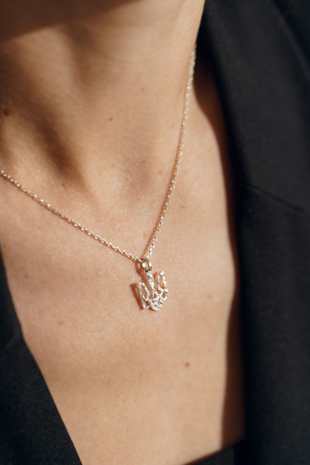 Pendant "Trident" textured