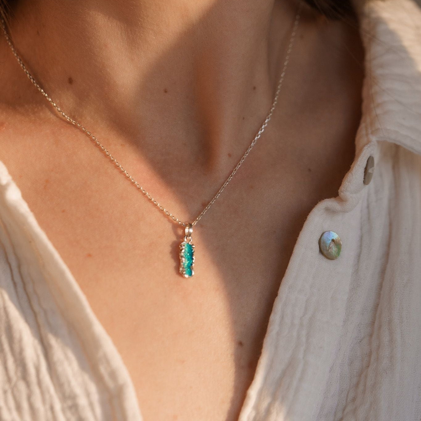Pendant "Wave" (4x10 mm) emerald