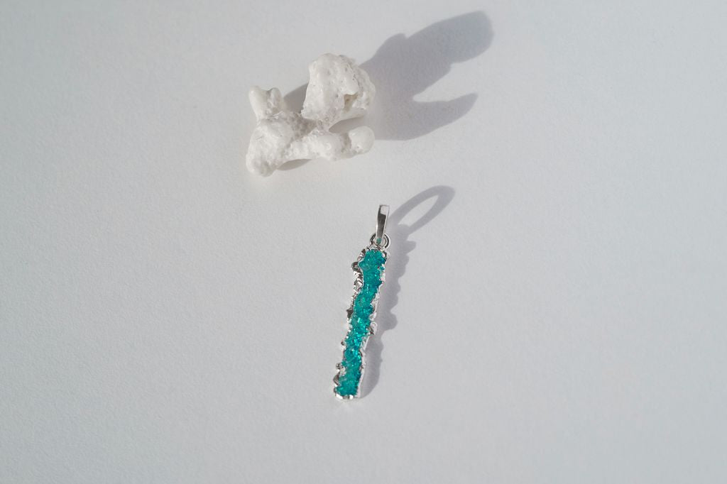 Pendant "Wave" (4x20 mm) emerald