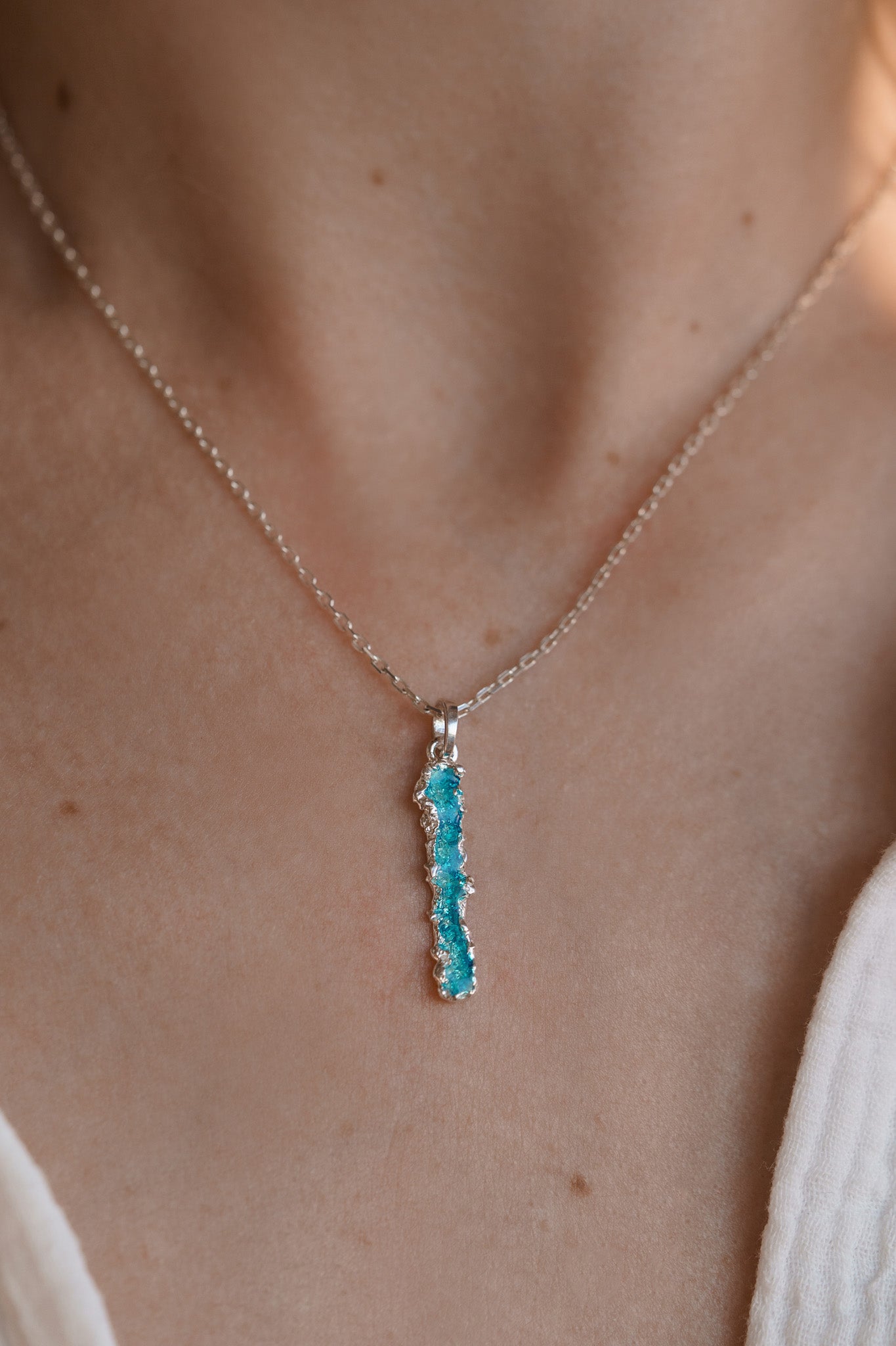 Pendant "Wave" (4x20 mm) emerald