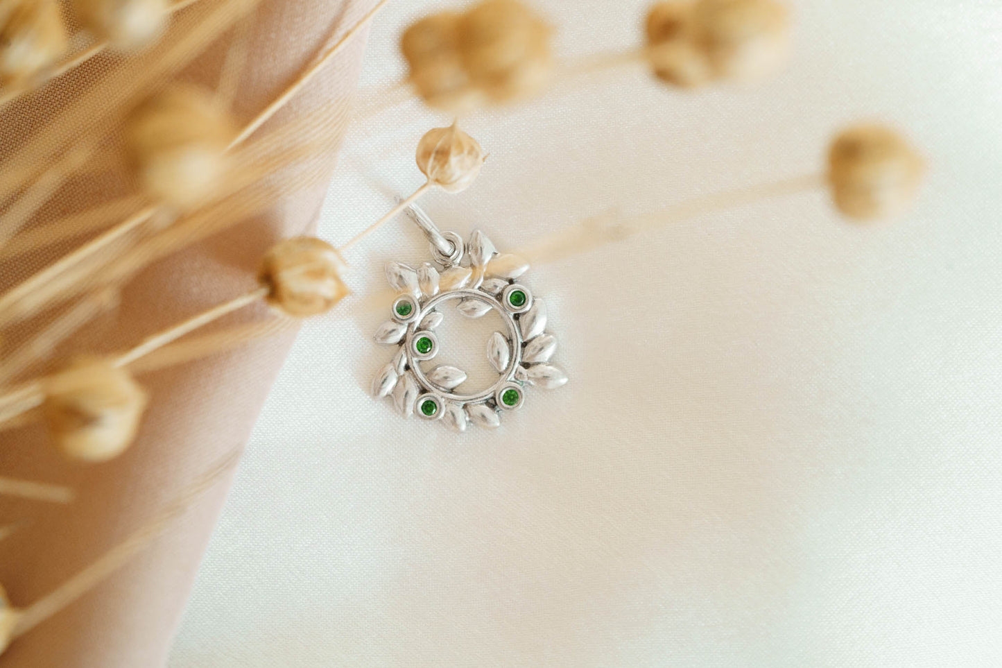 Pendant "Wreath" with stones