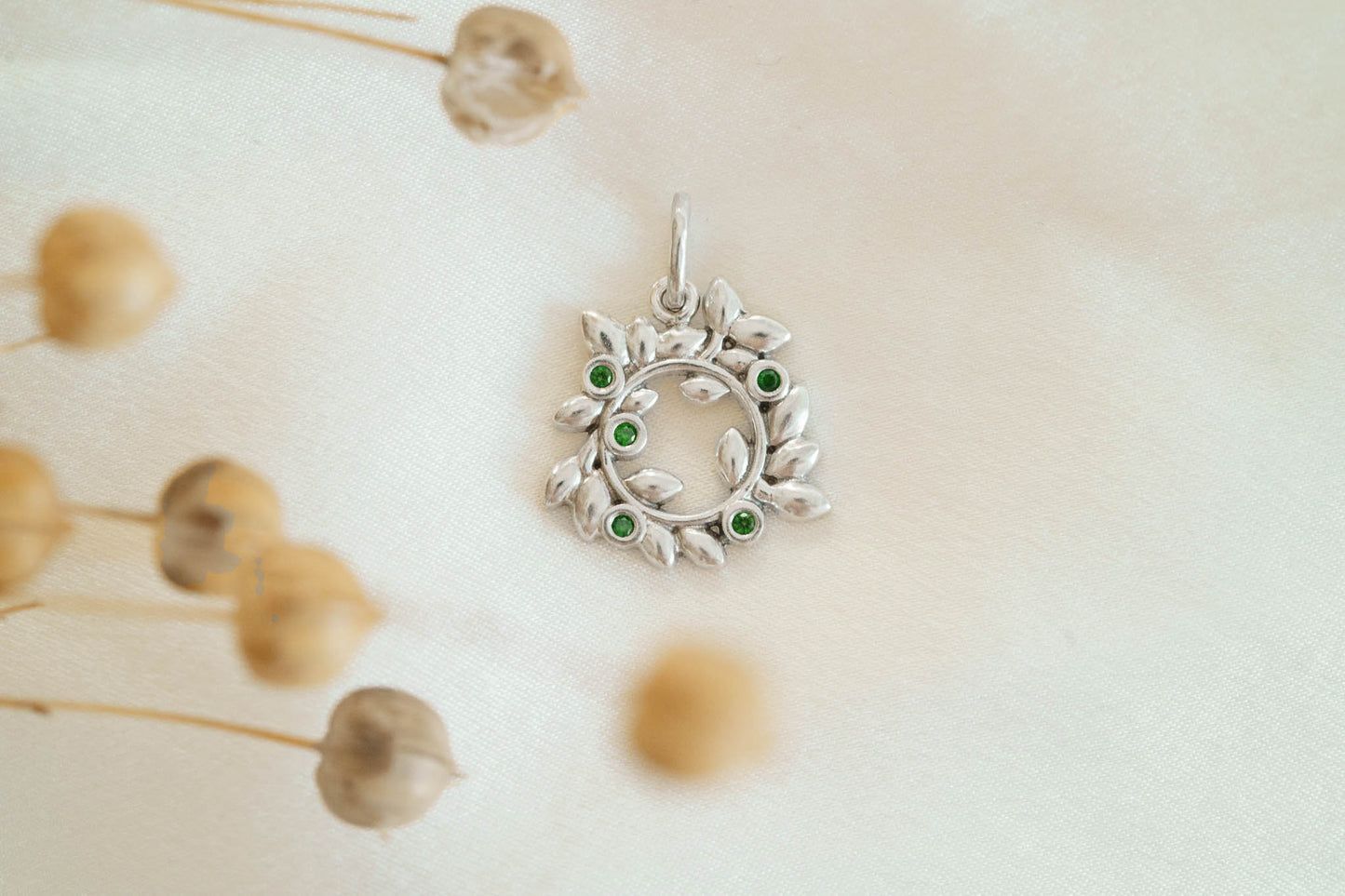 Pendant "Wreath" with stones