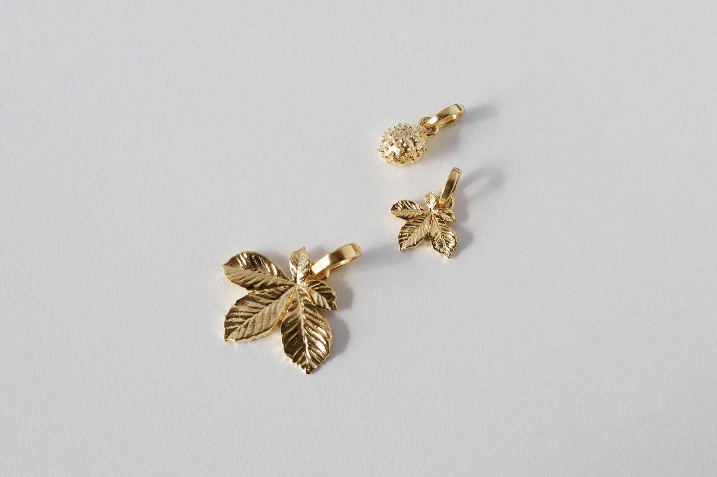 Pendant “Chestnut Leaf” (20 mm) light with gilding