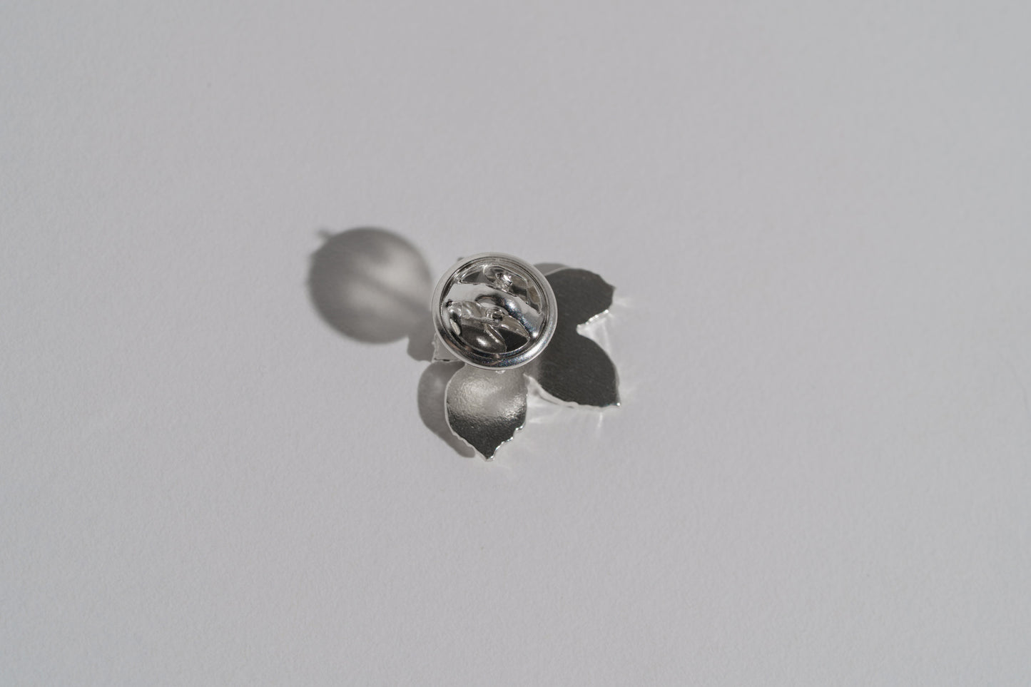 Pin “Chestnut Leaf” (15 mm) light