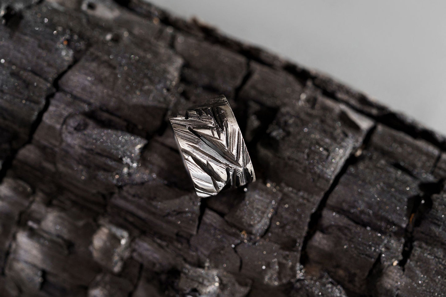Ring "Crushed ice" blackened (15 mm)