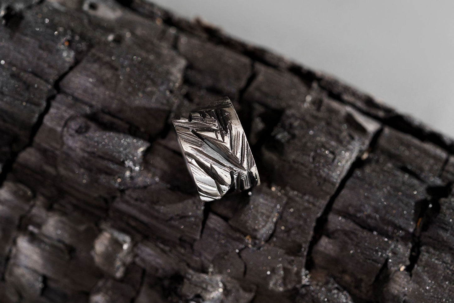 Ring "Crushed ice" blackened (15 mm)