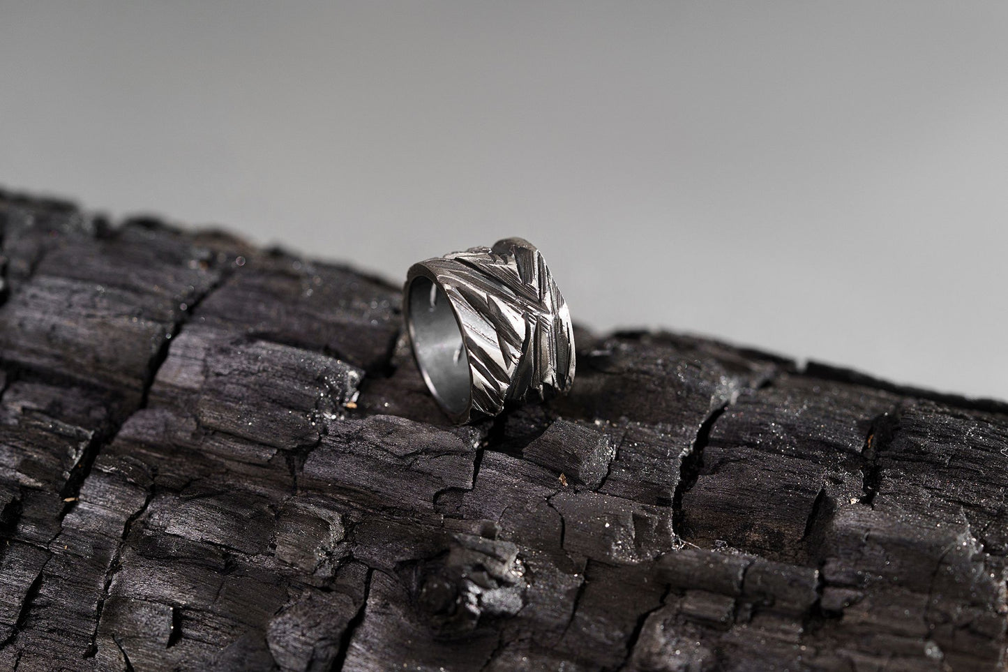 Ring "Crushed ice" blackened (15 mm)