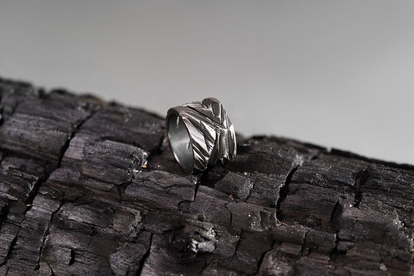 Ring "Crushed ice" blackened (15 mm)