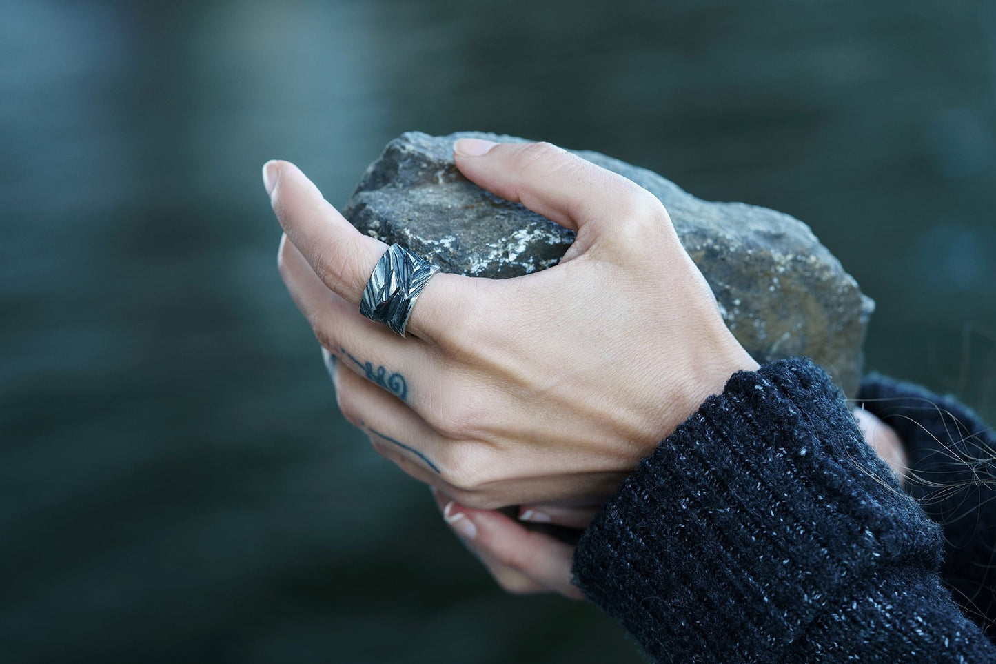 Ring "Crushed ice" blackened (15 mm)