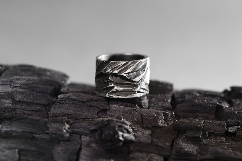 Ring "Crushed ice" blackened (15 mm)