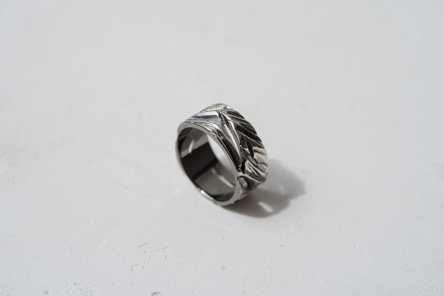 Ring "Crushed ice" blackened (8 mm)