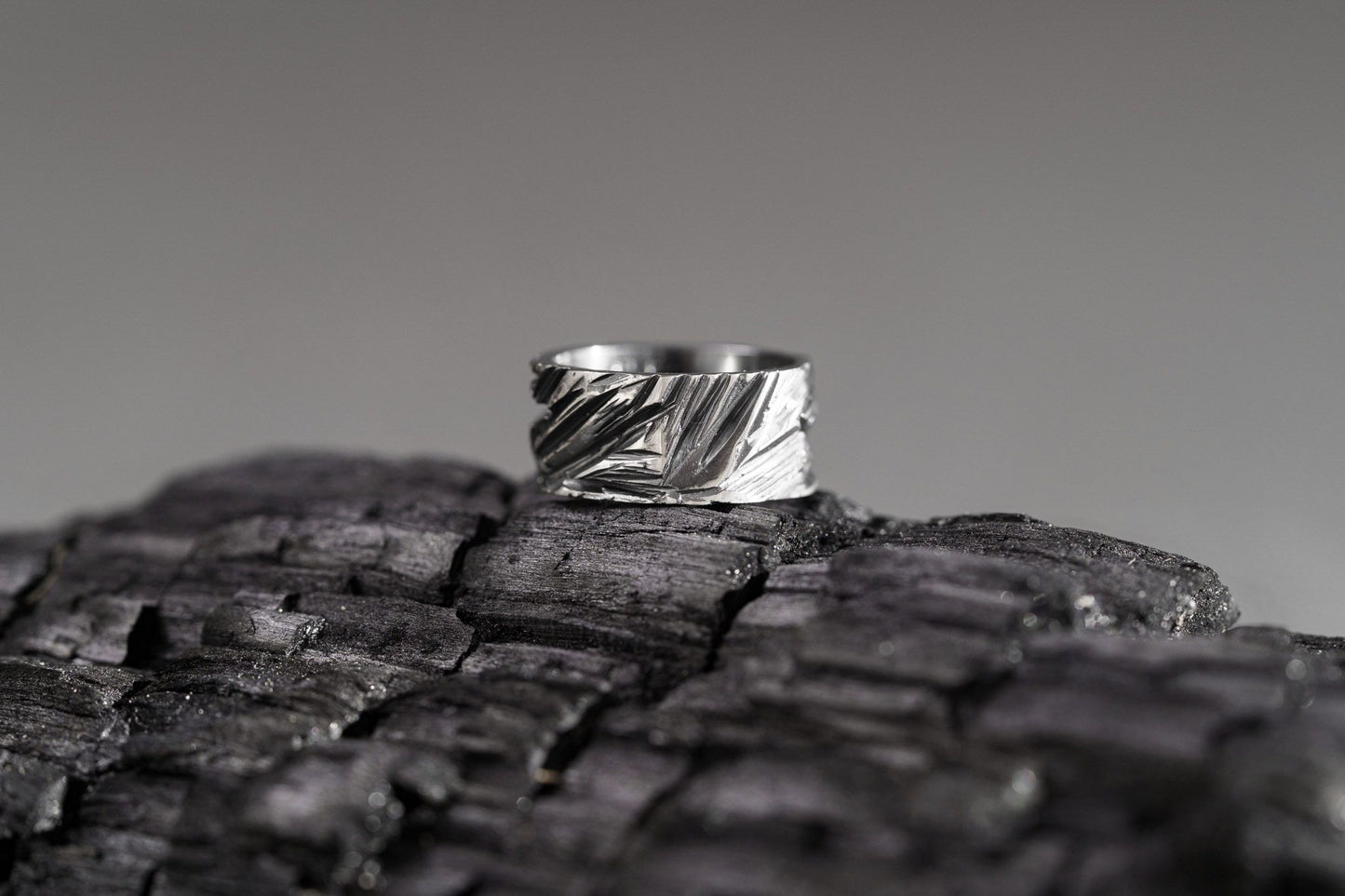 Ring "Crushed ice" blackened (10 mm)